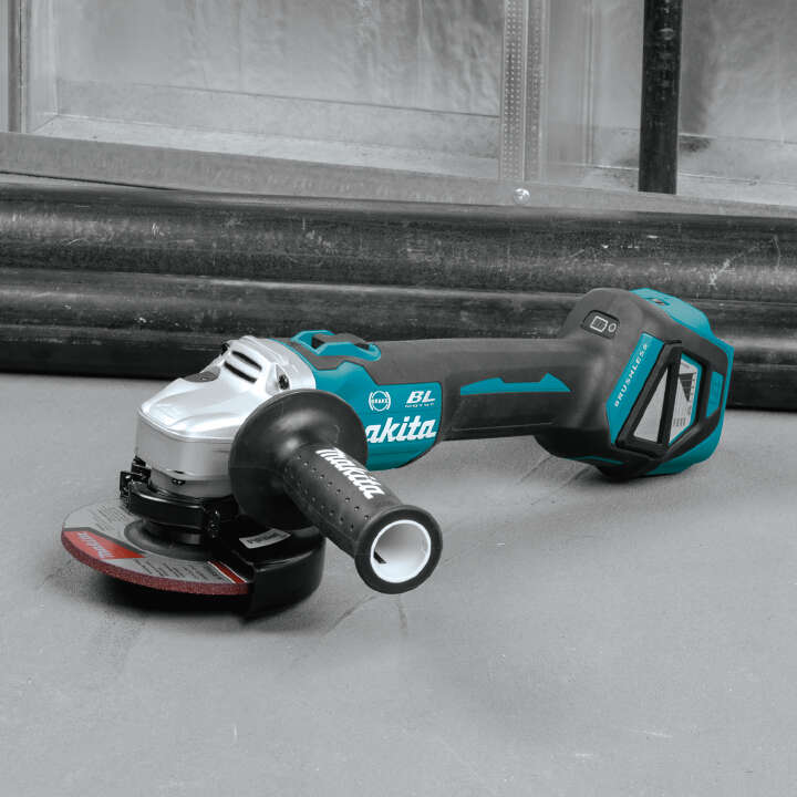 makita Winkelschleifer DGA511RTJ 18V / 5,0Ah, mit 2 Akkus, Ladegerät und Koffer